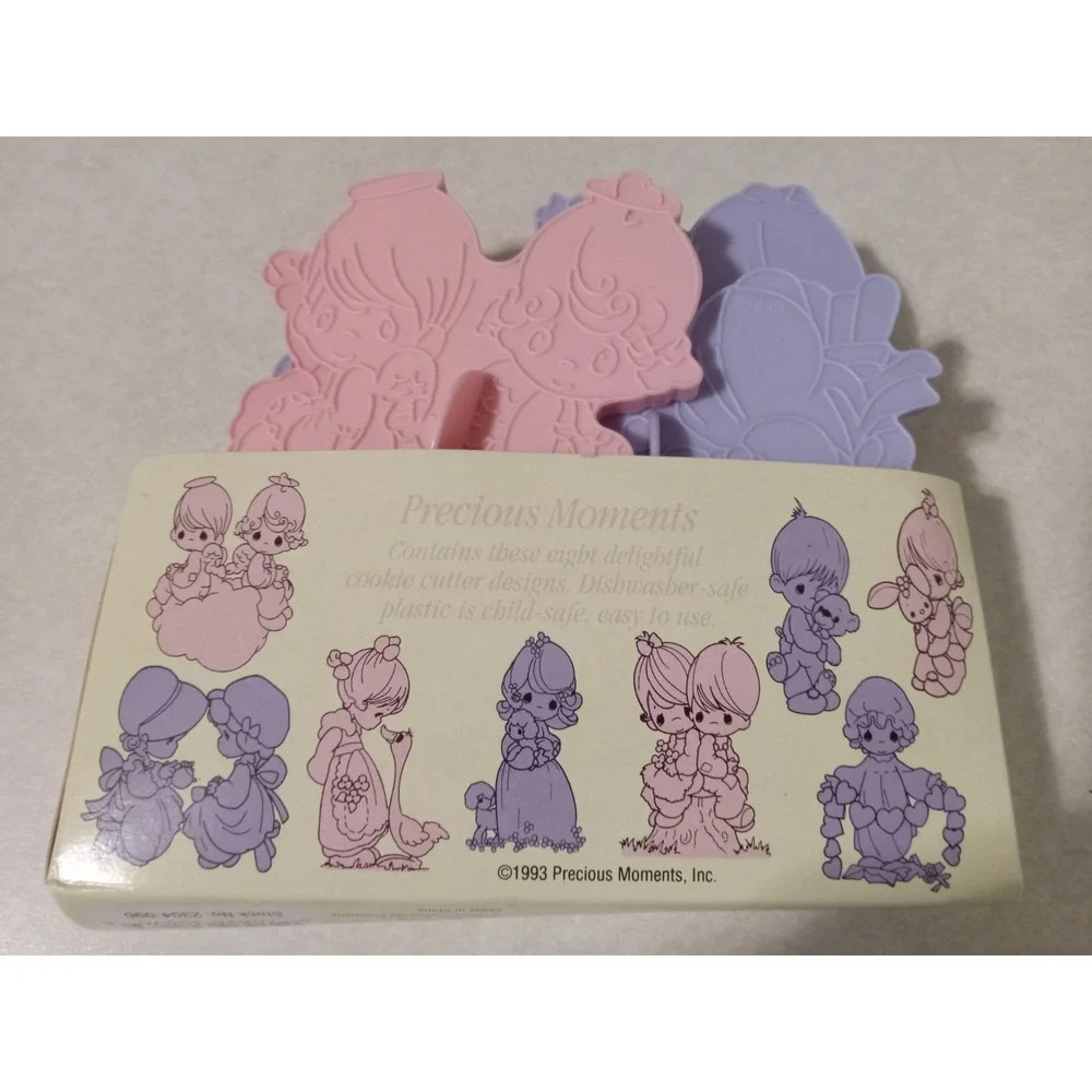 Vintage Lot of 8 Precious Moments Wilton plastic Cookie Cutters / 1993